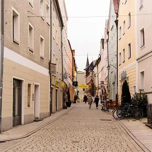 Moderne Stadtwohnung An Der Fussgaengerzone, Smart Tv, Kingsize-bett, Couch, Kueche Passau